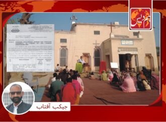 چرچ کی مخدوش حال عمارت گرنے کے خوف سے لوگ کھلے آسمان تلے عبادت پر مجبور